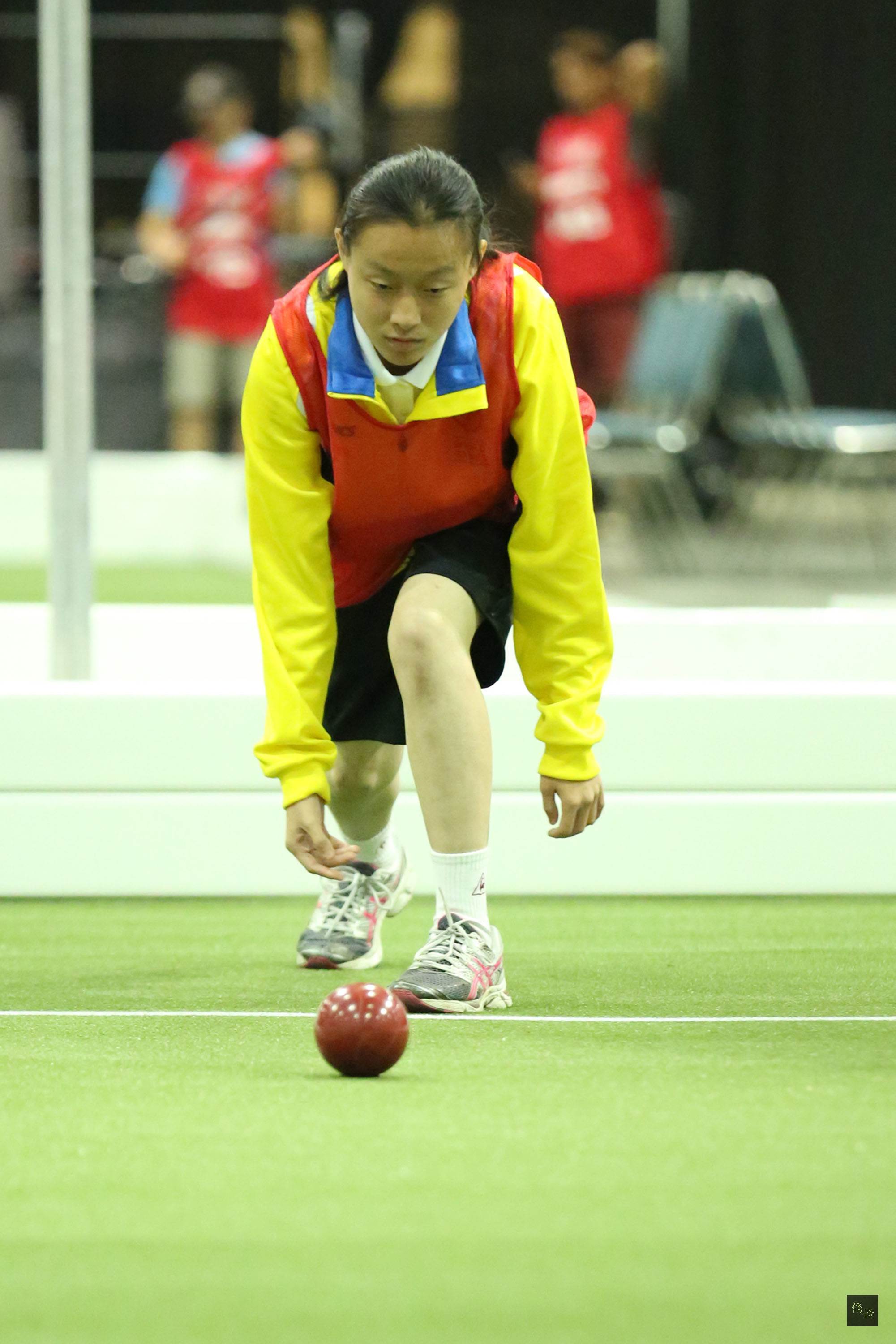 2015年洛杉磯夏季特殊奧運7月27日滾球團體賽，中華隊女將孫秀婷全神貫注將球投出，女子隊以9比8擊敗貝里斯，拿下金牌。（中央社提供）