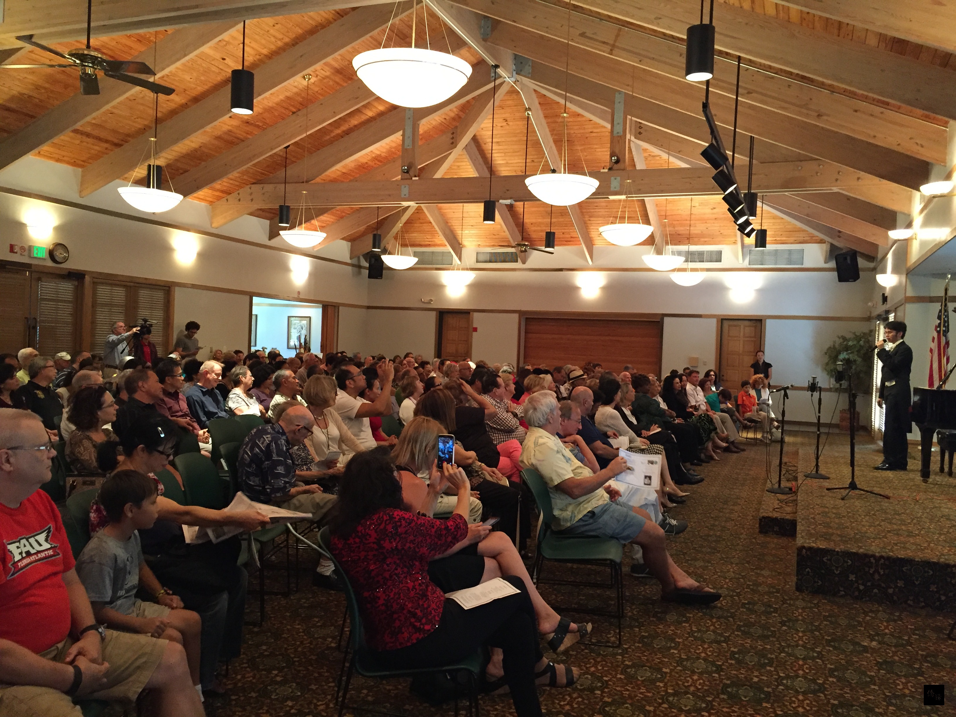 台灣知名鋼琴家盧易之於邁阿密近郊舉行鋼琴獨奏會，全場座無虛席。（駐邁阿密辦事處提供）