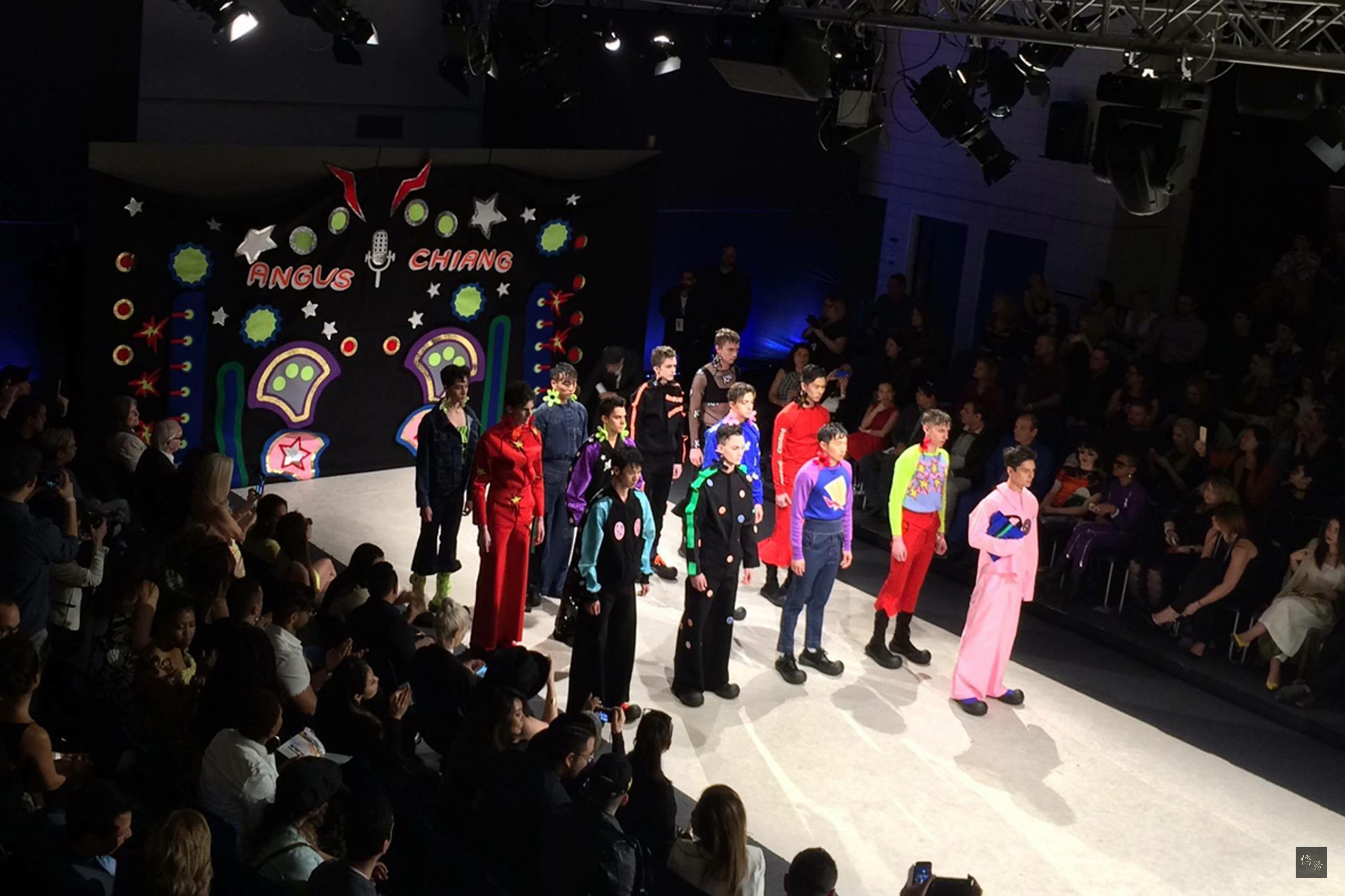 實踐大學服裝設計系畢業生江奕勳,上週參加溫哥華時裝周展出秋冬裝,獲得現場熱烈反應。圖為走秀模特兒展示江奕勳設計。(中央社提供)