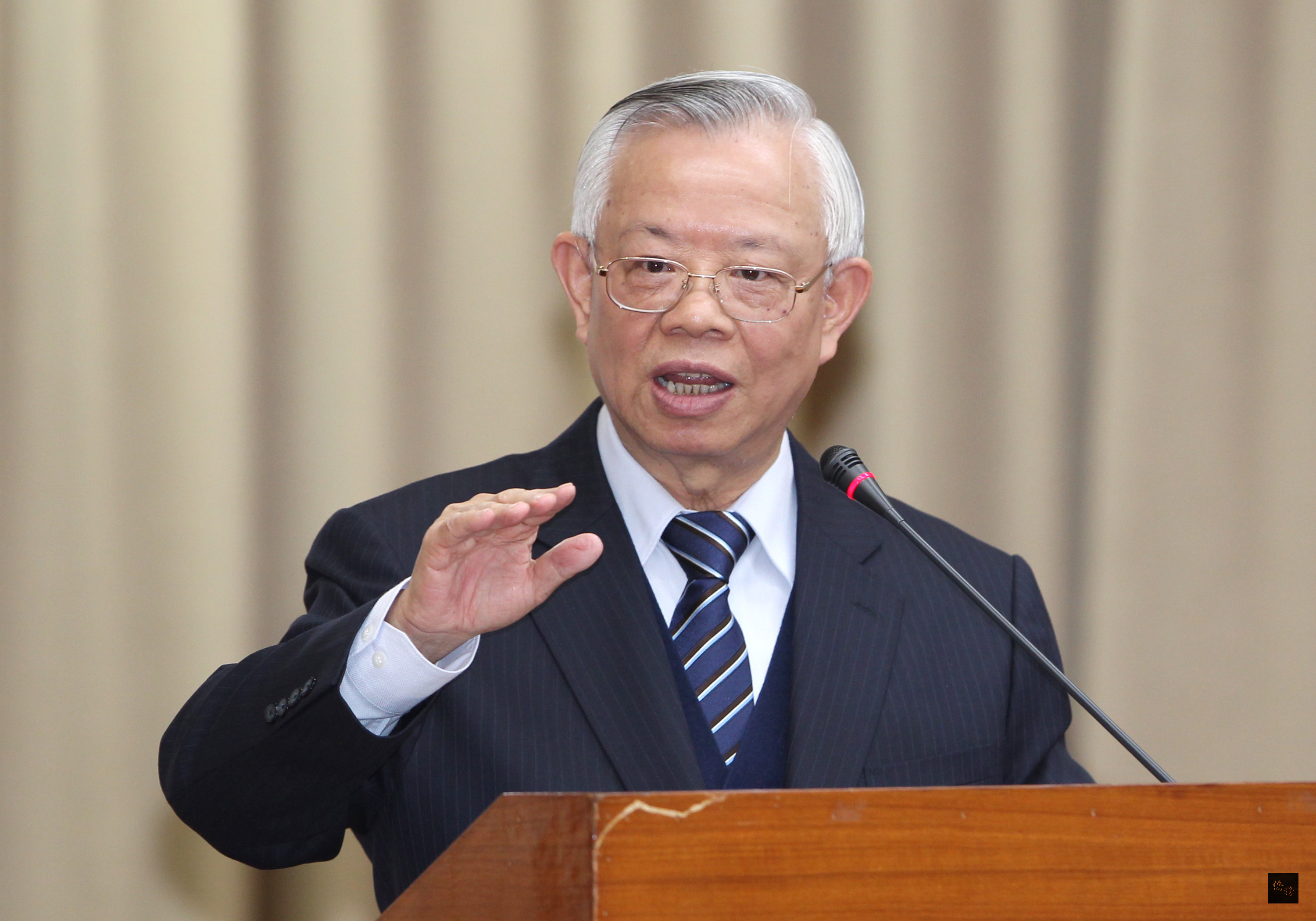 中央銀行總裁彭淮南(圖)再度獲全球金融雜誌(Global Finance)進行的全球央行總裁評比「表現卓越」A級。這是彭淮南第13度獲此最高評價。(中央社提供)