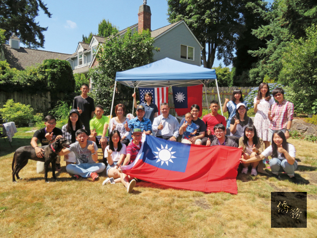 12位青年抵達西雅圖，展開7天的參訪實習活動。（世界日報提供）