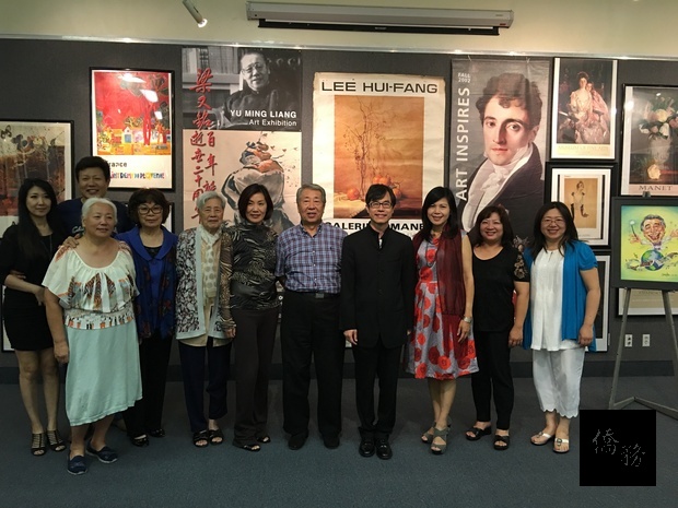 國立臺灣藝術大學南加州校友會7月22日在洛杉磯華僑文教服務中心舉辦世界名家海報收藏展。(洛杉磯僑教中心提供)