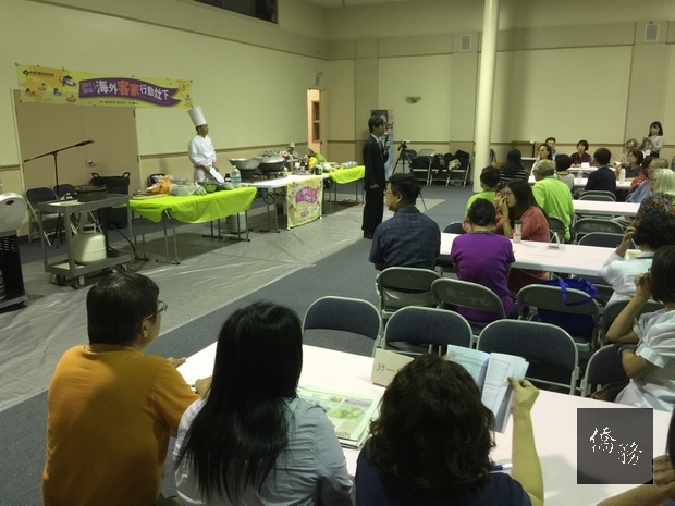 「海外客家行動灶下」活動8月26日在洛杉磯僑教中心大禮堂舉辦，許多僑胞朋友到場學習客家料理。（洛杉磯僑教中心提供）