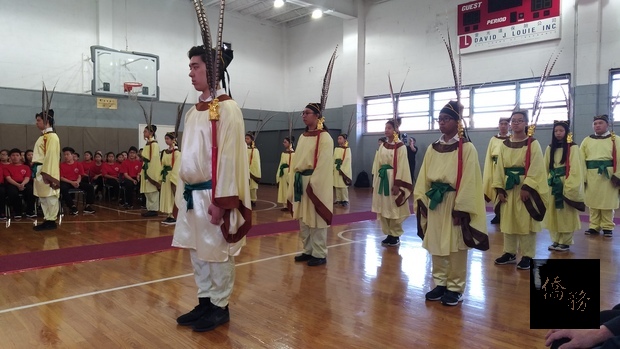華僑學校師生祭祀孔子表演六佾舞。(紐約僑教中心提供)