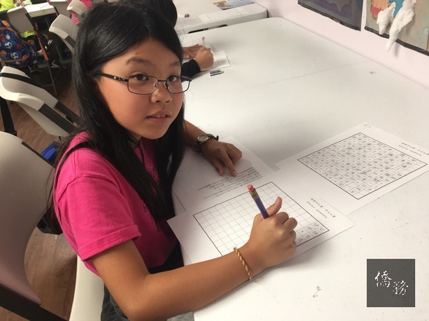 靈糧中文學校於10月22日下午在橙縣大公園靈糧堂教會舉行中文硬筆寫字比賽。（橙縣僑教中心提供）