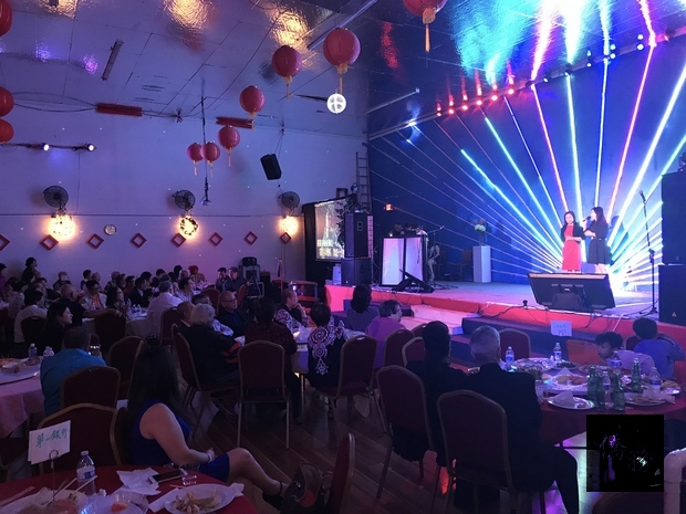 南佛州華人社區中心於12月1日在其中心禮堂舉辦「星光熠熠歌唱夜」活動。（駐邁阿密辦事處提供）