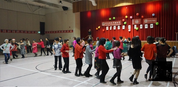 北美洲臺灣婦女會多倫多分會成員全員參與各種舞蹈。（多倫多僑教中心提供）