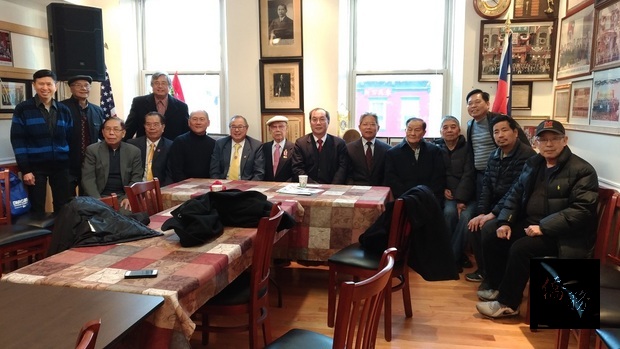 美京安良工商會幹部合影，李燦民(座排左三)、余啟輝(座排左四)、李達平(座排左五)、吳文齡(座排左六)、陳世池(座排右五)、李偉文(立排右三)。