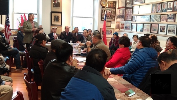 交接儀式由卸任會長李偉文(站立者)主持。