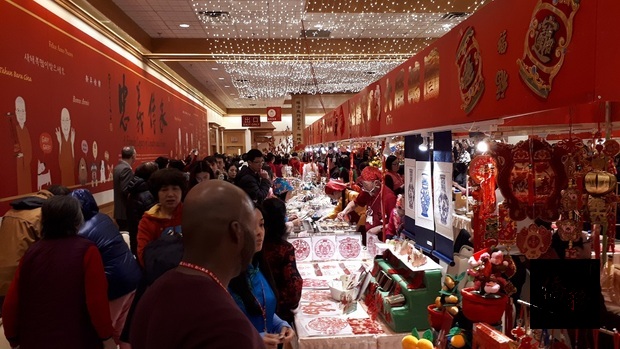 多倫多佛光山寺舉辦佛光年宵活動現場情形。