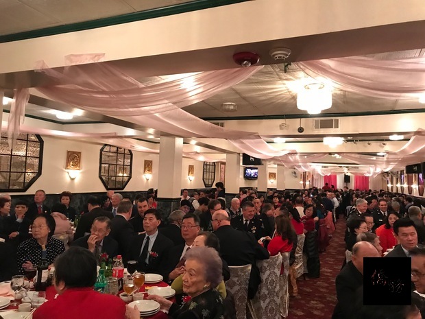 費城協勝公會春宴現場人山人海、熱鬧滾滾。