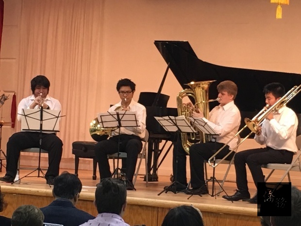 台灣會館舉辦師生才藝演奏會，成員自由挑選喜愛的曲目，搭配擅長的主副修樂器，呈現最好的作品。(世界日報提供)