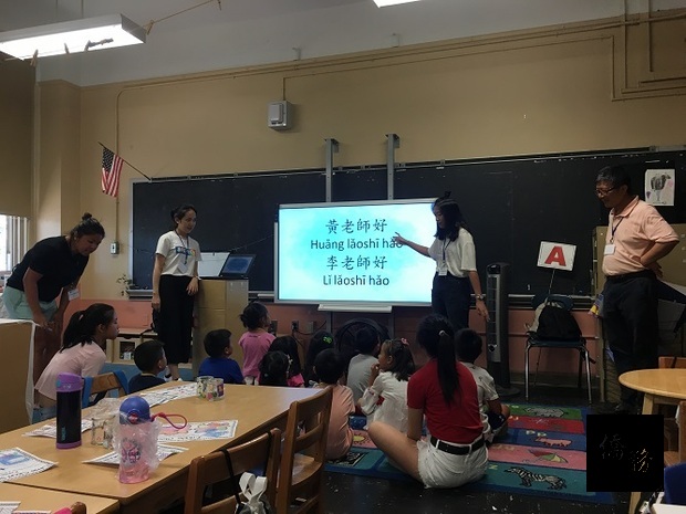 李旼、黃家萱教學生上課情形。