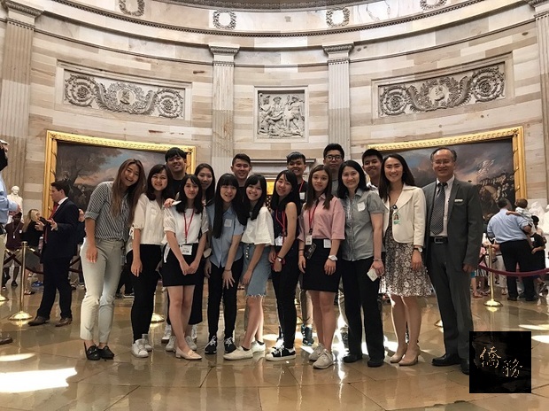 學員參訪國會山莊由國會助理實習生導覽。