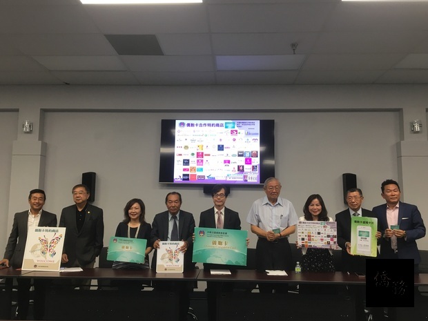 洛僑中心13日舉辦僑胞卡海外發行說明會,即日起即可持證件到洛僑中心親辦,審核成功立即發卡。