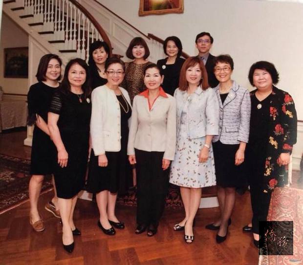 世界華人婦女工商企管協會總會長黎淑瑛(前排左二)與馬州第一夫人金有美(前排右四)下午茶交流。