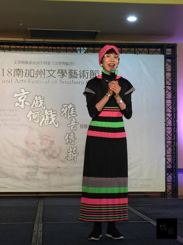 郭小莊以「京戲何戲?雅音傳薪」為題與僑民分享她的京劇人生。