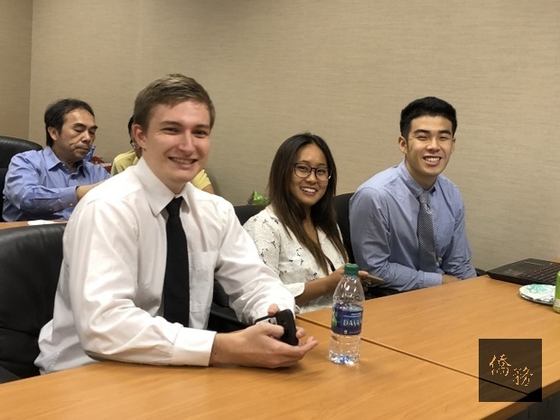 獲｢概念產品｣及｢未來輪胎｣首獎的喬治亞理工學院學生，左起史坦納連德(Clark Stanaland)、曹蘋(Emma Tsaur)、金成宰(James Kim)。