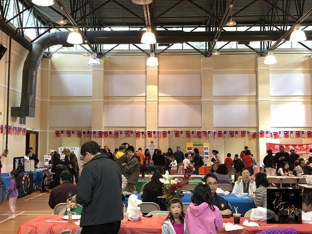 雙十慶典園遊會人潮不斷。