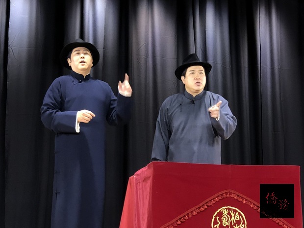 侯冠群及劉爾金演出吳兆南經典招牌段子「口吐方言舌燦蓮花」