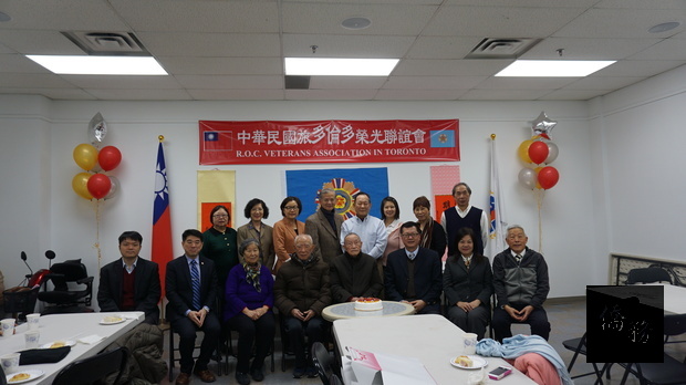 梅悟軒(第一排右一)、退輔會主秘楊駕人(第一排右三)、王凱衍(第一排左二)、人瑞李嚴楷(第一排左四)、李叔玲(第一排右二)、副主任董至中(第一排左一)及部份出席成員。