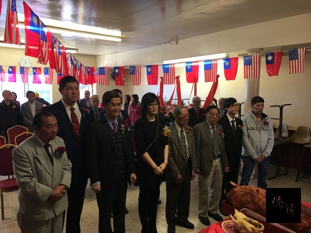 在駐洛杉磯辦事處處長朱文祥及副處長暨文教中心主任翁桂堂監交下,現任主席黃祖蔭交棒給新任主席樂家敏及副主任朱兆傑。