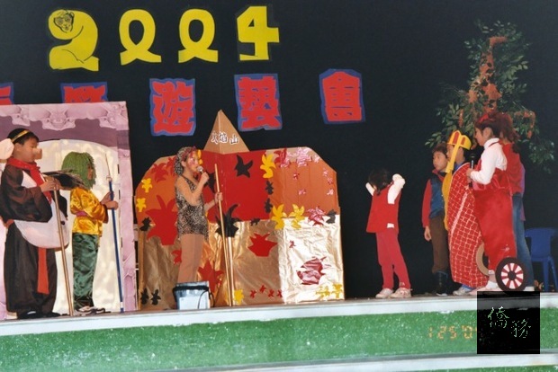 慶祝春節話劇「西遊記」，學生從話劇的排練中，學習口語中文和民俗故事，深獲好評。