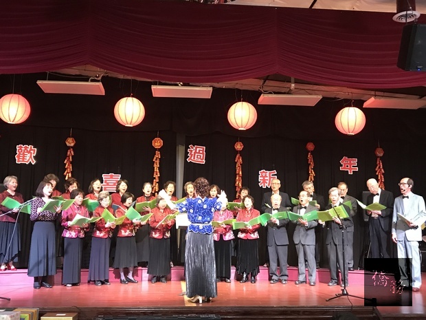  臺灣中心長輩合唱團歌聲優美。