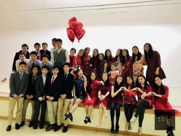 波士頓中華民俗藝術工作坊學員盛裝出席2019春聚活動(圖為高年級學員合照)。
