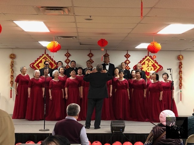 美華協會元宵節慶祝會上的男女合唱。