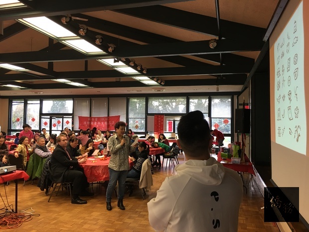 成語燈謎考驗與會鄉親,也使會場充滿歡笑氣氛。