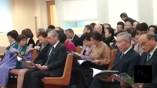 高碩泰夫婦（前排一、二）與華府臺灣鄉親出席二二八72週年紀念音樂會。