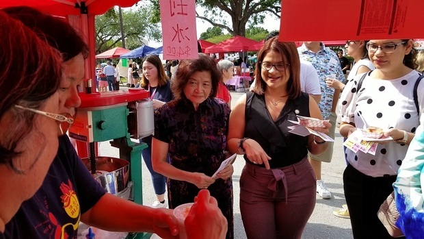 活動當日由中佛州僑界設置近40個美食文化攤位，與出席政要及當地人士分享臺灣飲食文化。