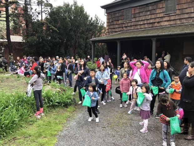 200多位一歲到十歲的孩子參與「喂台灣」20日舉辦復活節彩蛋慈善尋寶活動。（世界日報提供）