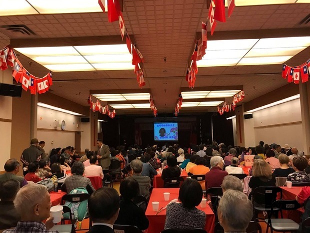加拿大多元文化中心舉辦模範母親表揚大會，來賓及各社團代表約160人參加。