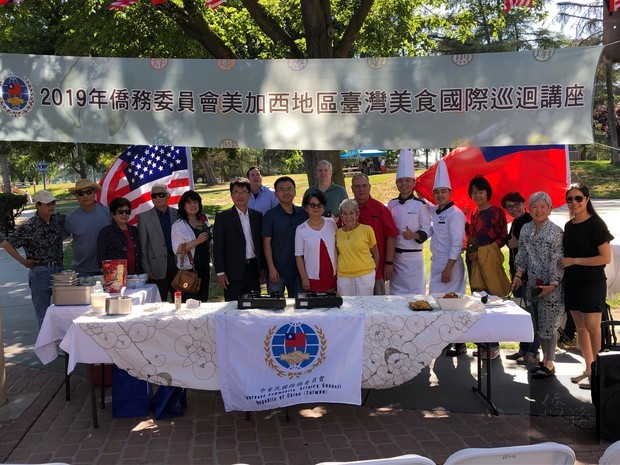 斯郡華人聯誼會美食巡迴廚藝示範。