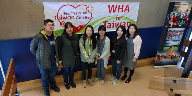愛城臺灣同鄉會現場掛置聲援臺灣加入WHA布條，現場來賓表達支持。