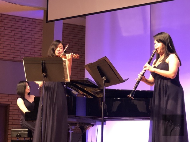 臺美人Rhapsody Trio樂團演奏臺灣民謠、得獎創作曲等