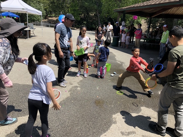 洛杉磯西北區臺灣同鄉會安排眾多親子遊戲活動，讓鄉親祖孫同歡。
