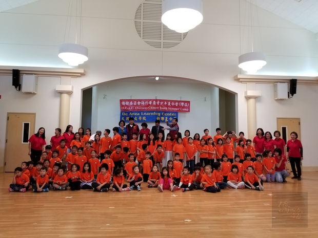 學員和全體教師合照。