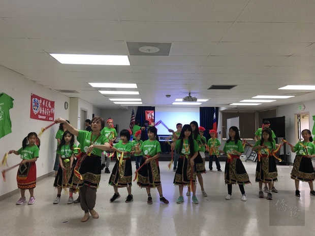 原住民舞蹈表演展現力與美。
