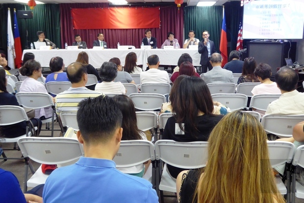 當天吸引不少僑民前來汲取法律新知。
