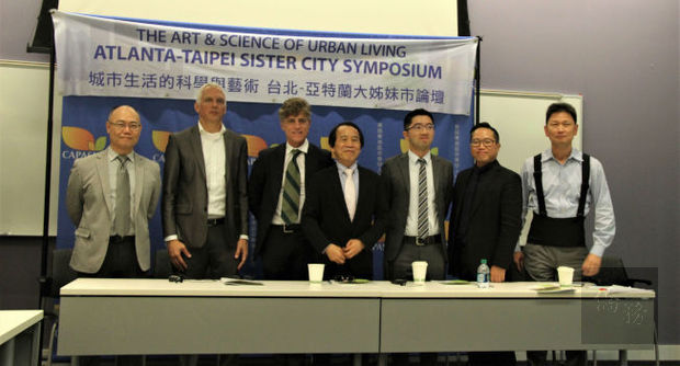 台北—亞特蘭大雙城論壇討論會,左起會中華學人協會會長劉孟周、Ryan Gravel、Tim Keane、林欽榮教授、邱秉瑜、謝文泰、主持人蔡宜長教授。(世界日報提供)