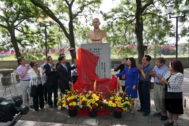 芝加哥華埠中山公園國父孫中山先生銅像隆重揭幕。
