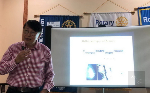 扶輪社奧蘭多龍社邀請中佛大(UCF)物理教授周禮(Lee Chow)演講「斷層掃描：物理學和醫學談物理與醫學」。（世界日報提供）