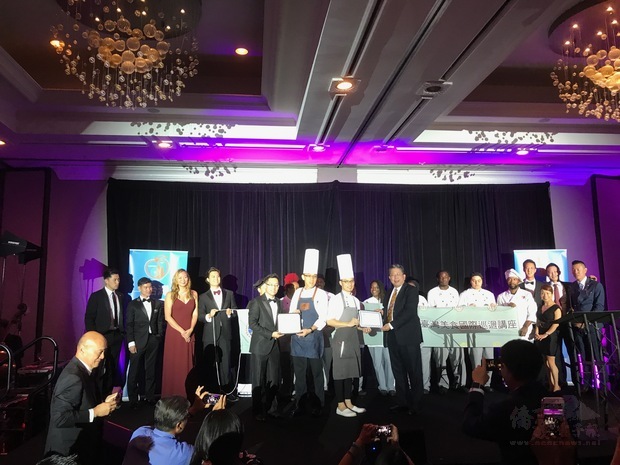 「臺灣美食廚藝巡迴系列活動」李建軒與許政堂二位廚師8月26日晚上與亞特蘭大亞裔餐飲同業公會成員座談。