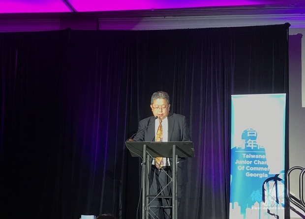 亞特蘭大辦事處副處長洪中明代表處長致詞説明臺灣飲食文化,歡迎大家到臺灣體驗。