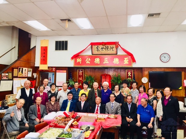 翁桂堂出席羅省至德三德公所中秋祭祖活動。