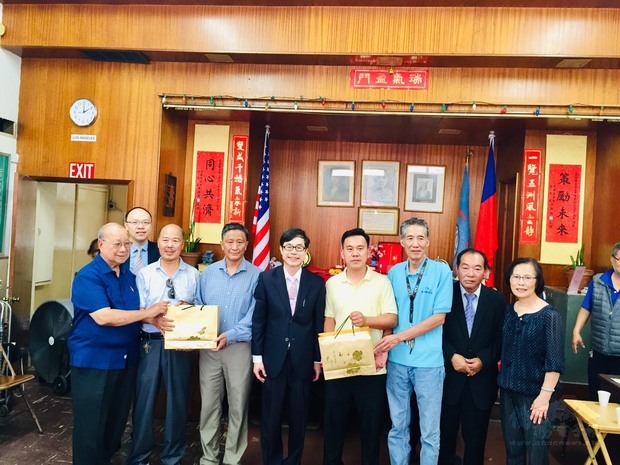 翁桂堂出席羅省台山寧陽會館、寧僑公會中秋祭祖活動。