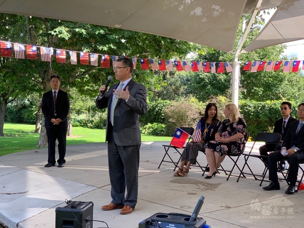 猶他州眾議員致詞。